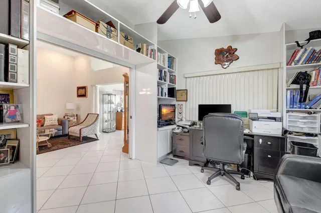 Residence photo 24