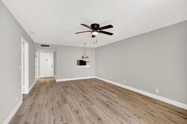  Unit 109 photo 18