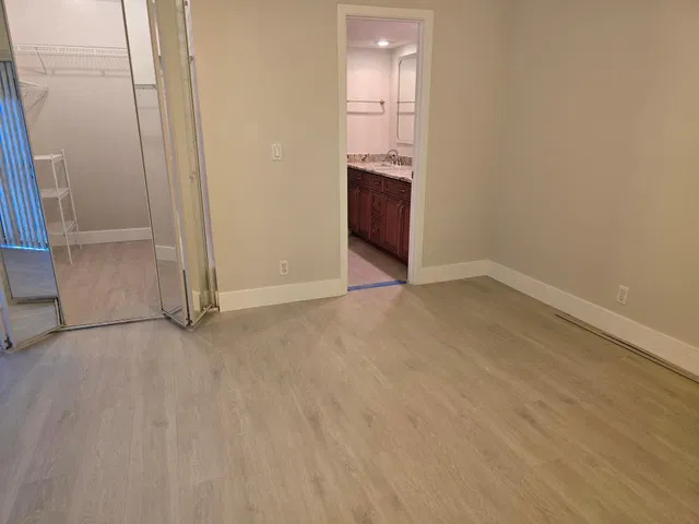 Unit 171 photo 14