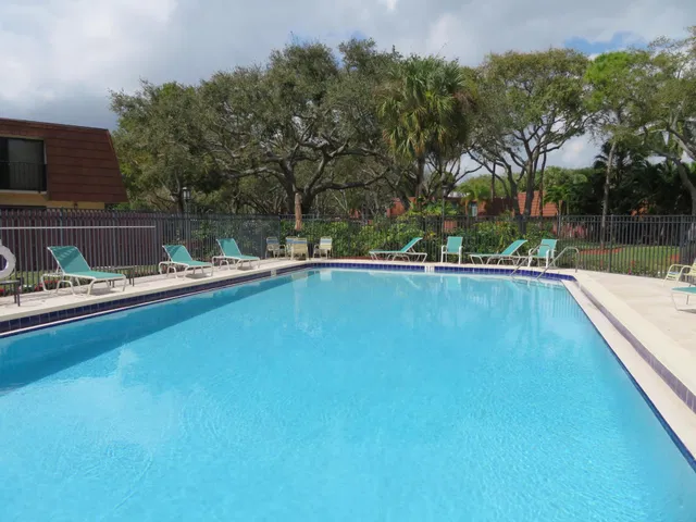 Unit 171 photo 25
