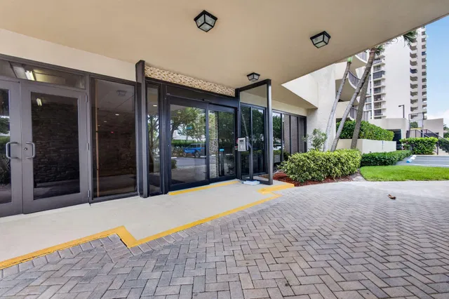 Singer Island Unit 2-1601 photo 17