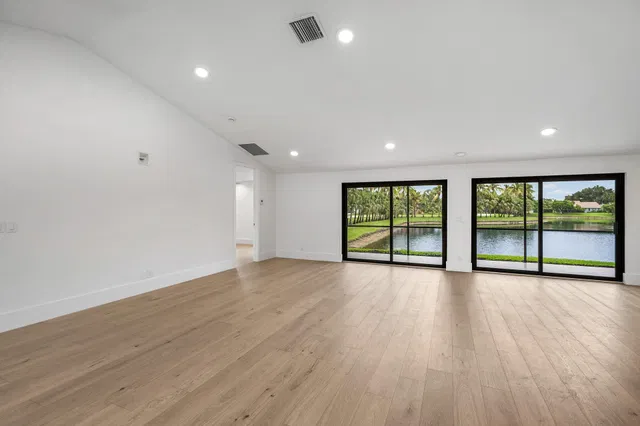 Residence photo 18