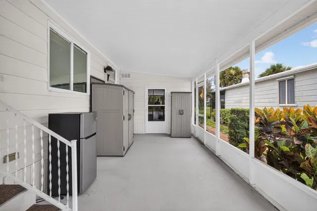 Residence photo 6