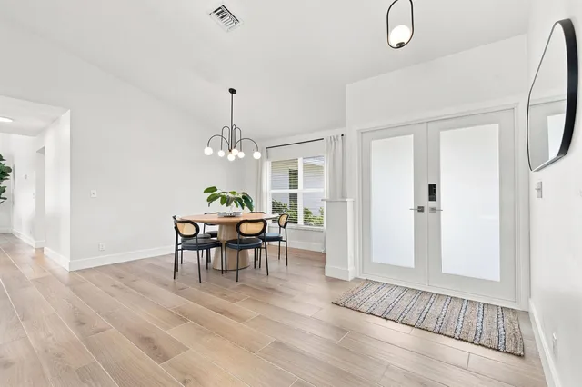 Residence photo 3