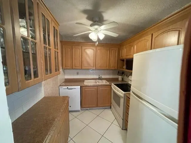 Unit 206 photo 3