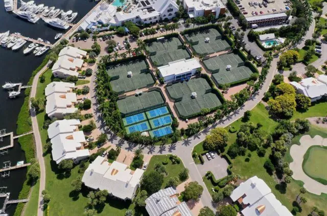 Admirals Cove Residence photo 16