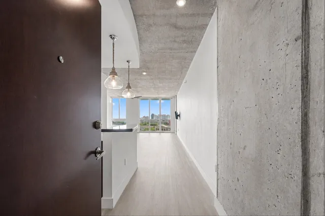 The Edge Unit 1103 photo 2