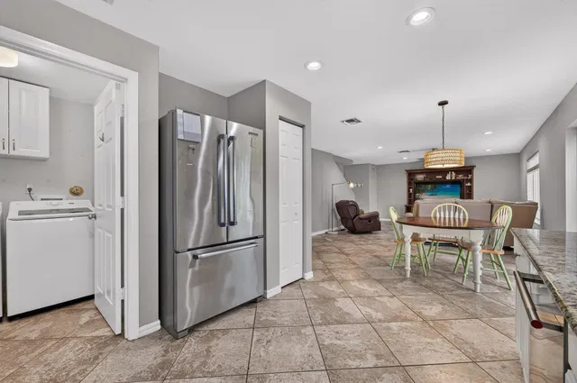 Residence photo 9