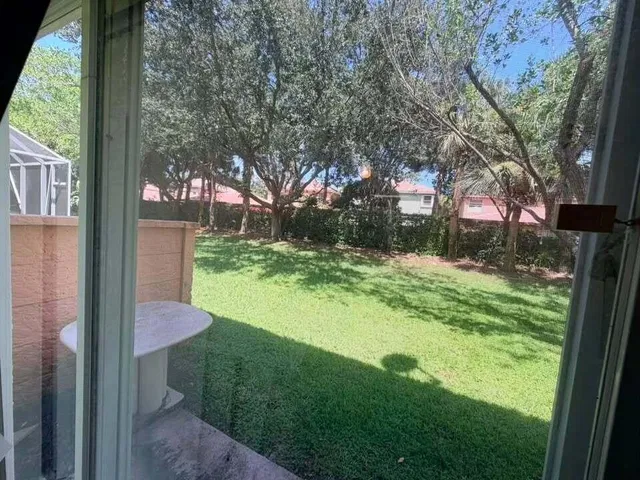 Residence photo 12