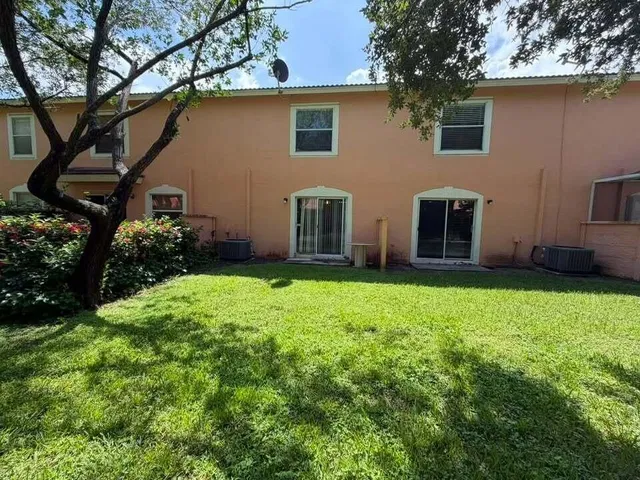 Residence photo 24