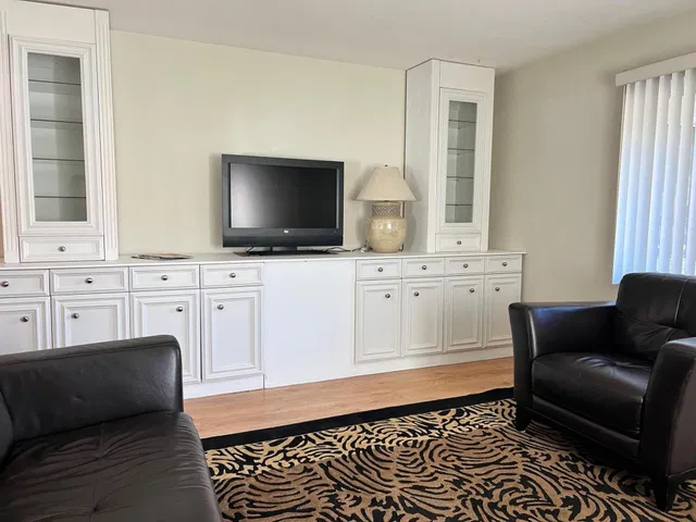  Residence photo 4