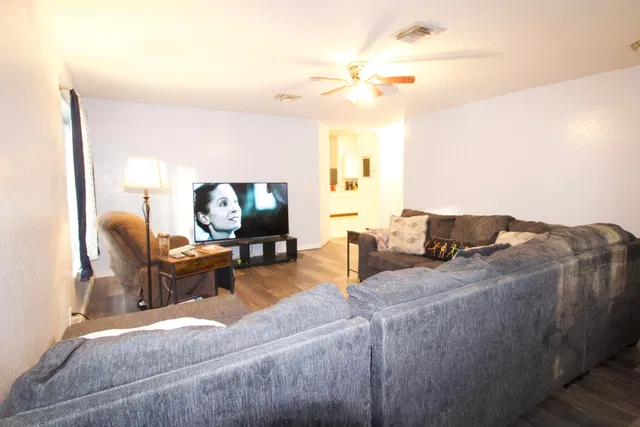 Residence photo 6