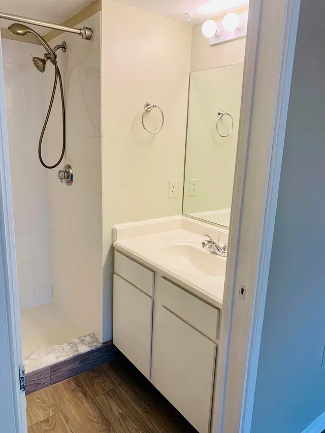 Unit 102 photo 9