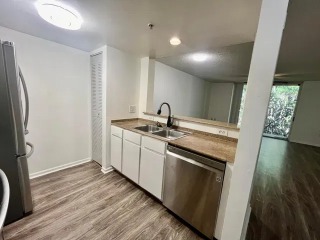 Unit 102 photo 18