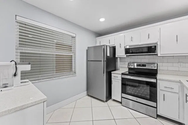 Unit 444 photo 6