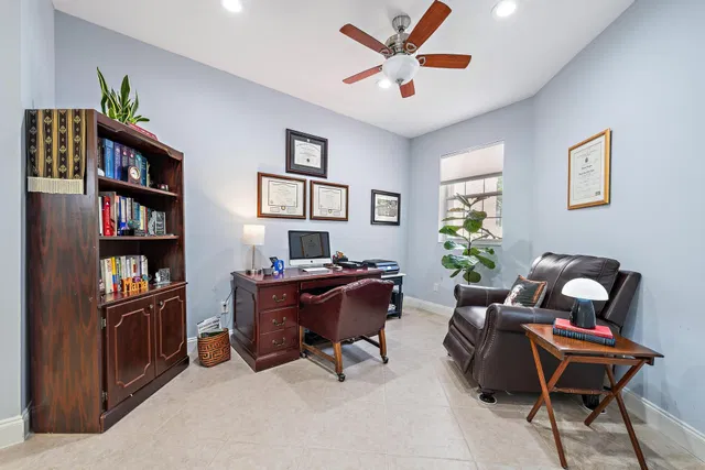 Residence photo 17