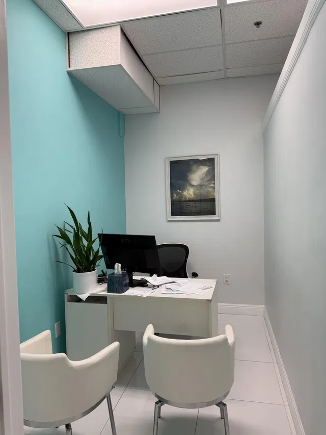 Unit 402 photo 2