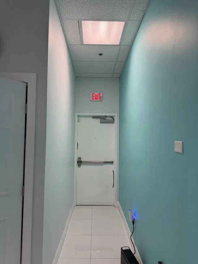 Unit 402 photo 5