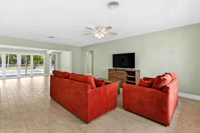 Residence photo 3