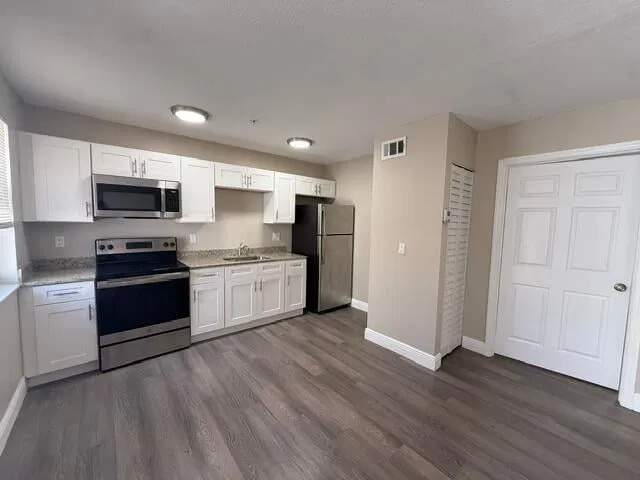 Unit 26 photo 8