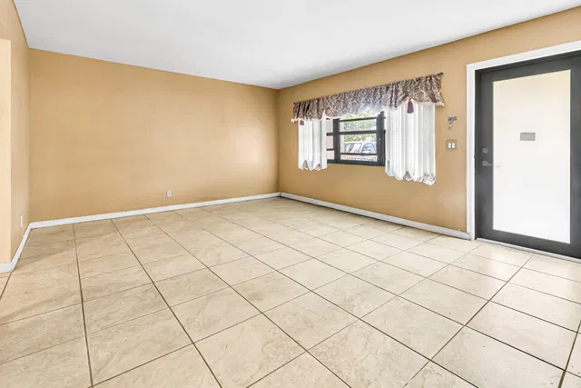 Residence photo 4