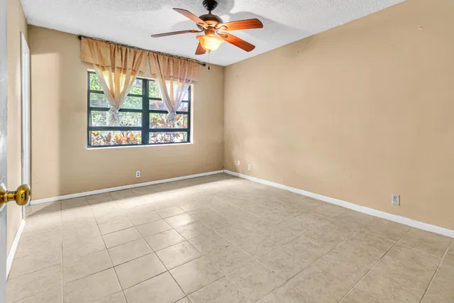 Residence photo 14