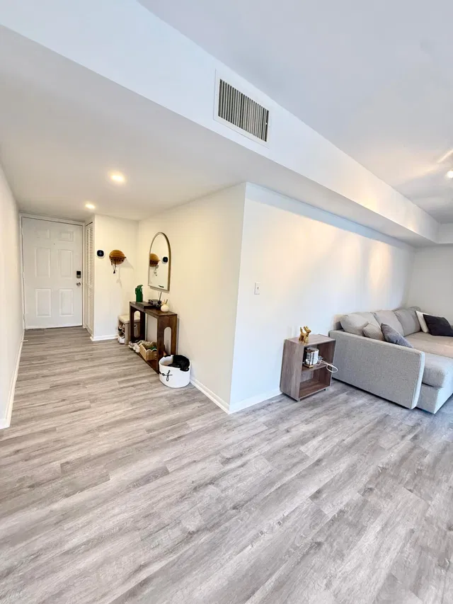 Unit 306 photo 5
