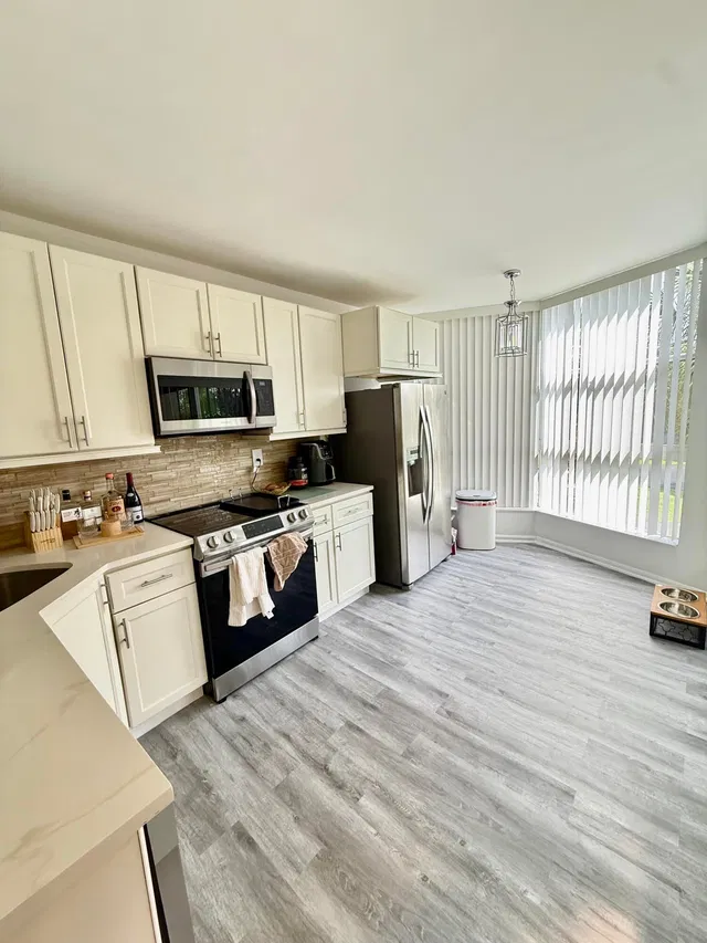 Unit 306 photo 6