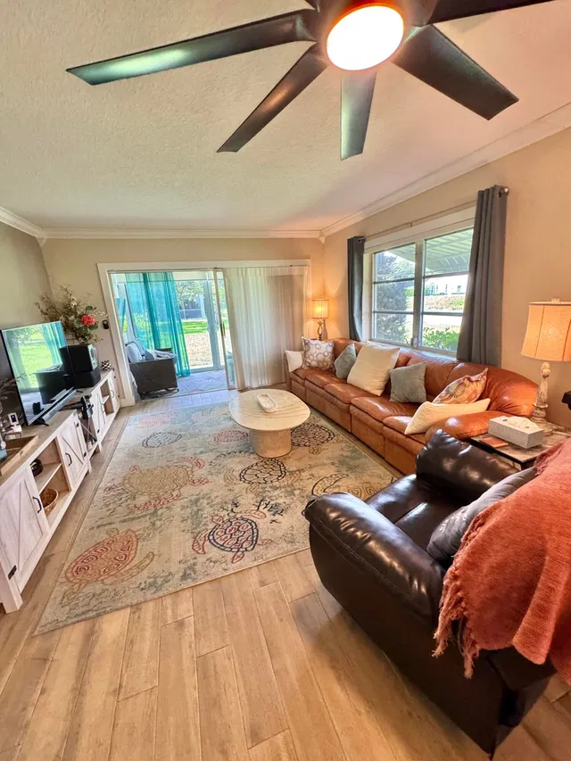 Unit 1217 photo 9