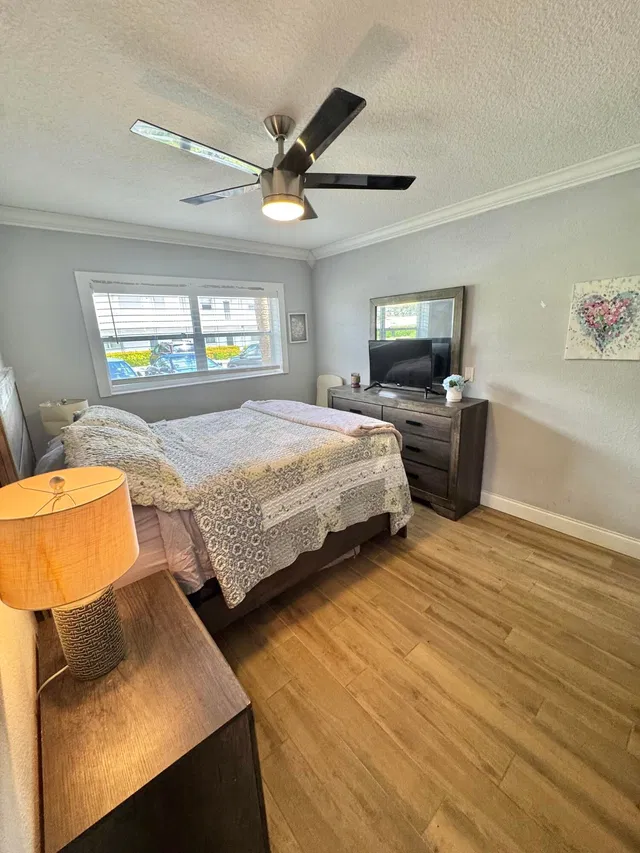 Unit 1217 photo 14