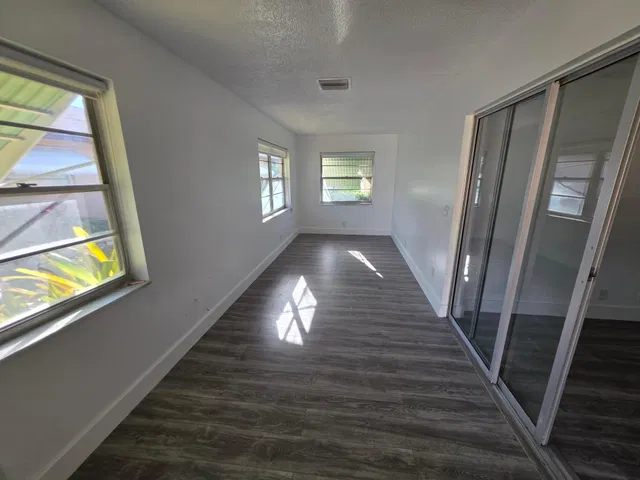 Residence photo 32