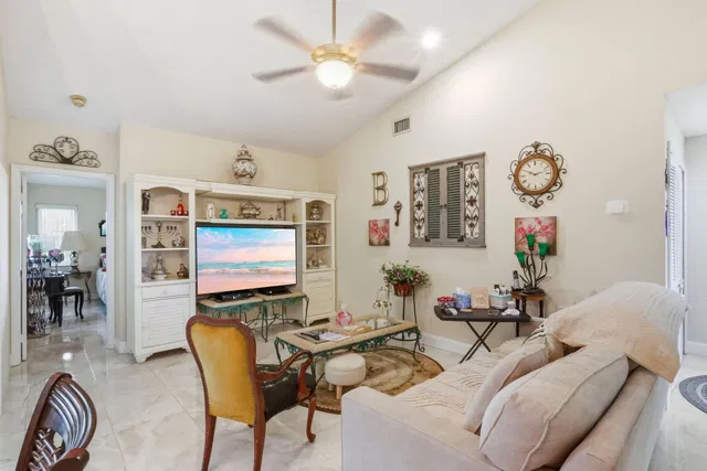 Residence photo 11