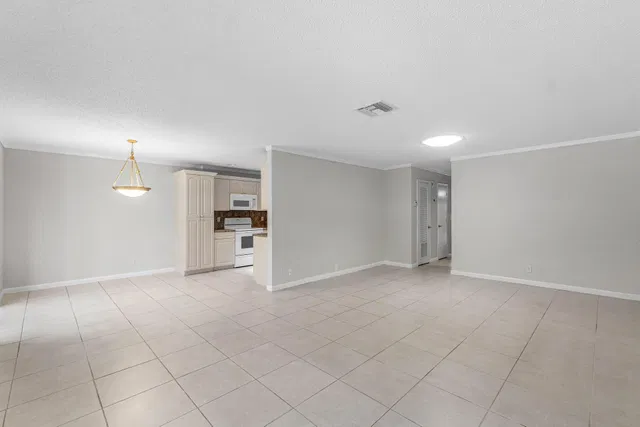 Residence photo 17