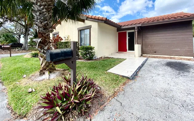 Residence photo 3