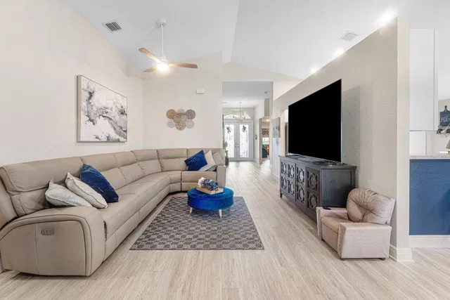 Unit 5641 photo 9