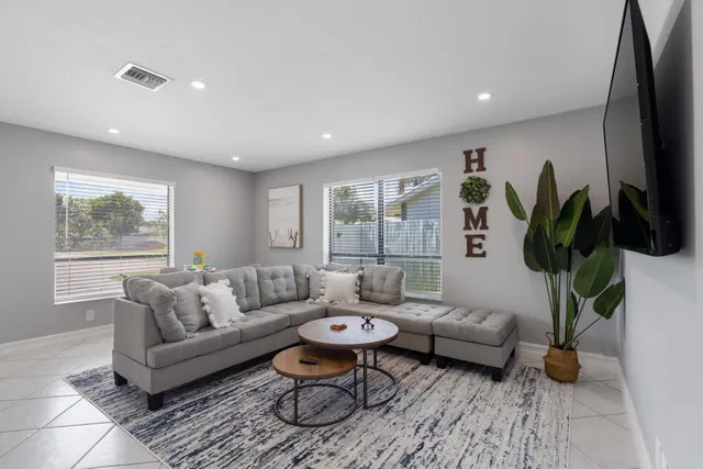 Residence photo 3