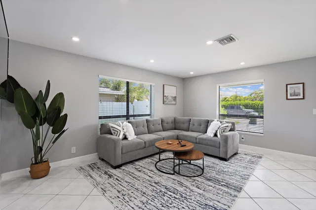 Residence photo 3