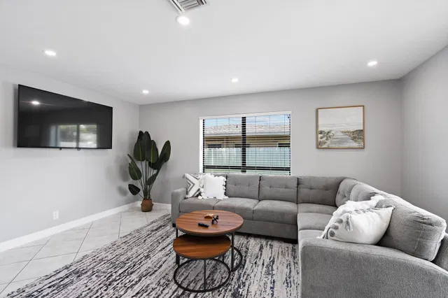 Residence photo 4