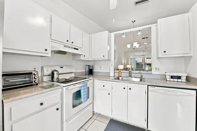 Unit B photo 3