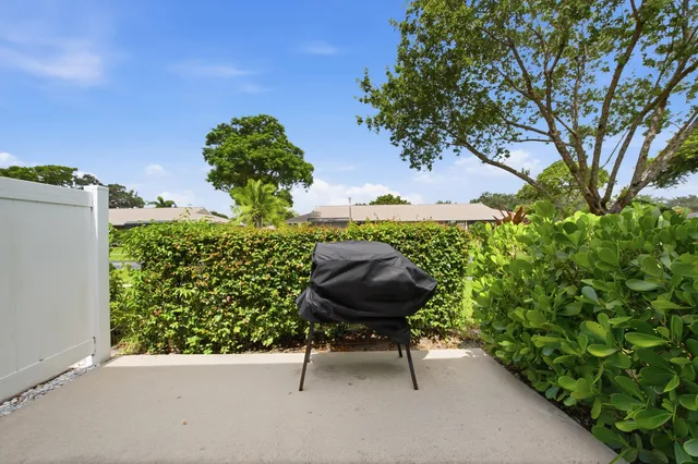 Unit B photo 25