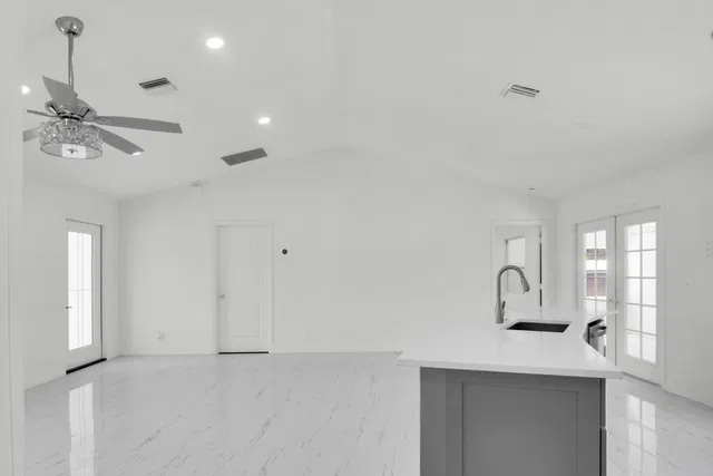 Residence photo 6
