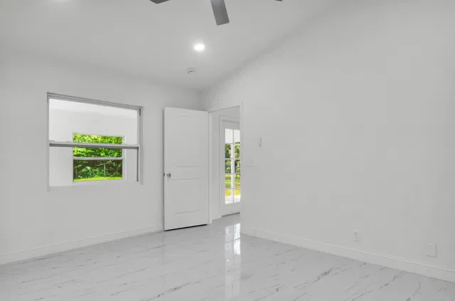 Residence photo 12