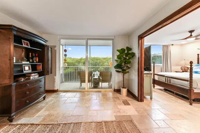 Unit 2090 photo 13