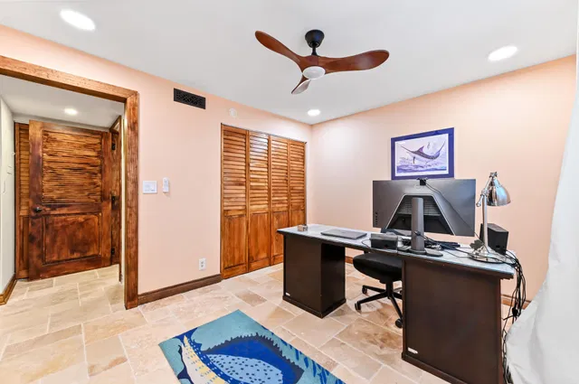 Unit 2090 photo 21