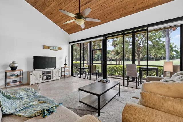 PGA National Palm Beach Gardens Residence photo 32