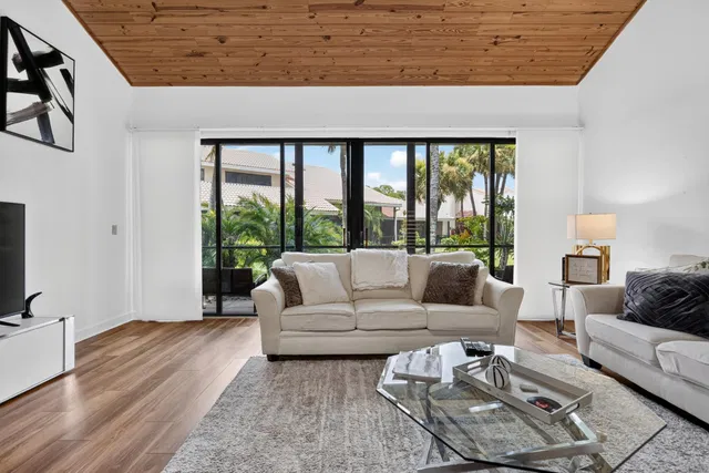 PGA National Palm Beach Gardens Residence photo 26