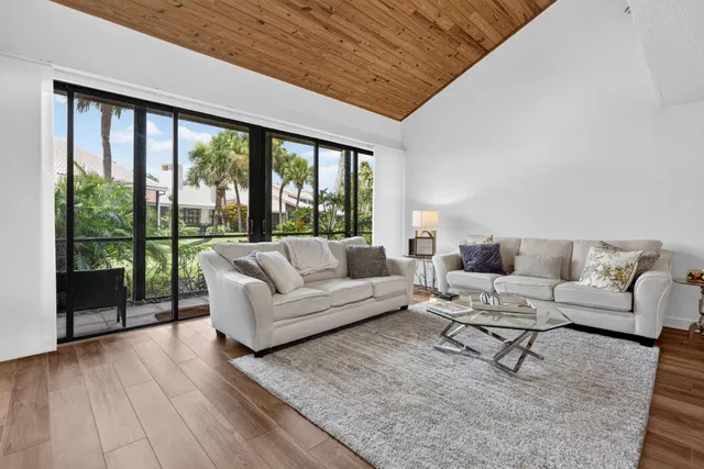 PGA National Palm Beach Gardens Residence photo 27
