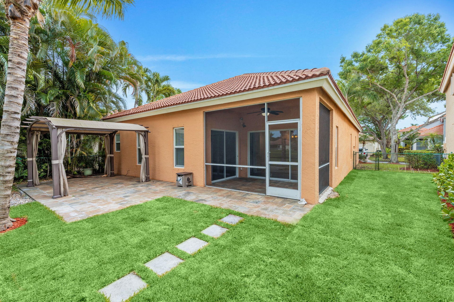  Residence photo 9