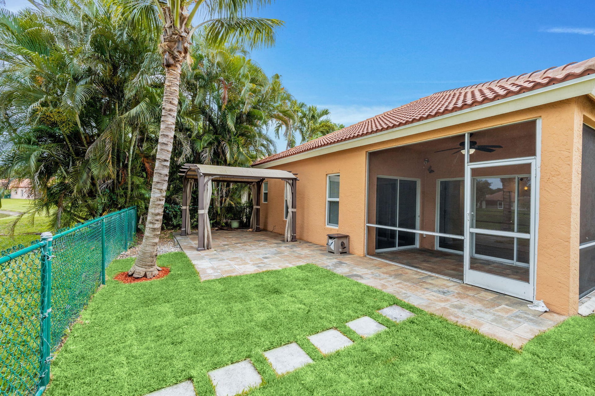  Residence photo 11