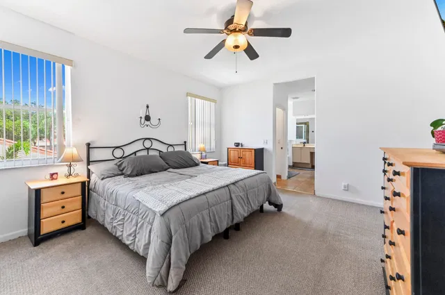 Residence photo 12